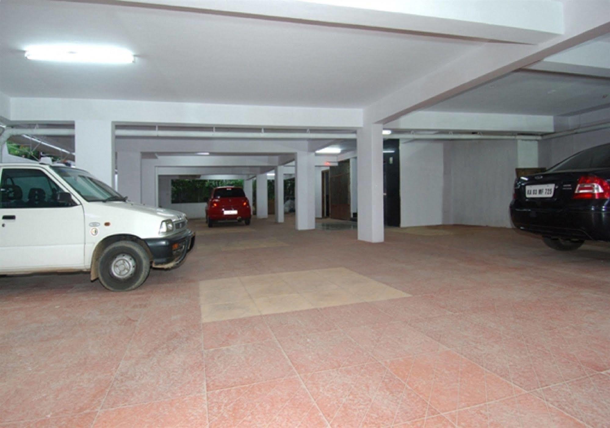 Oyo 6110 Thalassa Suites Bangalore Dış mekan fotoğraf